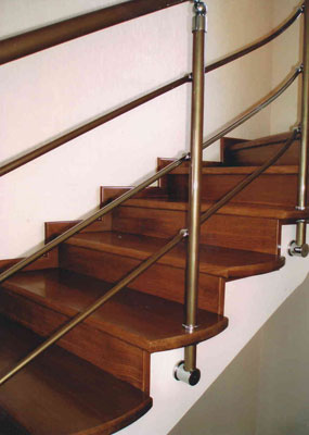 Комбинированная лестница «Round Arch» с металлическим ограждением 025